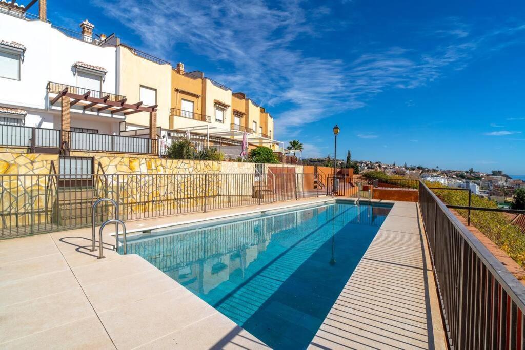 הוילה ולז-מאלגה Adosado Con Vistas Al Mar Desde La Piscina Con Bbq מראה חיצוני תמונה
